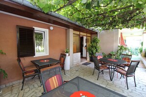 Outdoor dining - PINA Studio 3 with terrace (Rovinj)