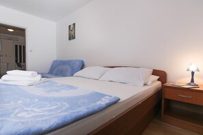 1 bedroom, free WiFi, bed sheets