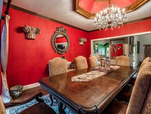 Dining - The Southside Estate (Oklahoma City)