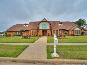 Exterior - The Southside Estate (Oklahoma City)