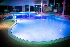 실내 수영장, 야외 수영장