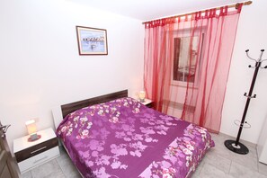 1 dormitorio, tabla de planchar con plancha, wifi gratis y ropa de cama
