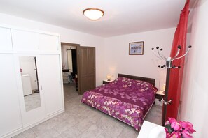 1 bedroom, iron/ironing board, free WiFi, bed sheets - ZARA One-Bedroom Apartment (Rovinj)