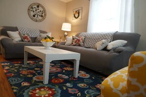 Living area - Riversides Relaxing Retreat (Jacksonville)