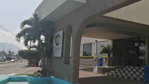 Fachada de la propiedad