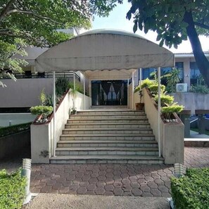 Daily cooked-to-order breakfast (MXN 200 per person)