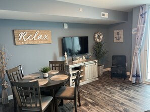 Dining - 2 Bedroom 2 Bath Direct Oceanfront Condo in Cherry Grove with Amazing View (North Myrtle Beach)