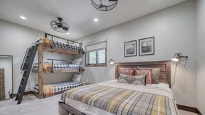Room - Comfortable cabin rentals at the crossroads of Yellowstone and Jackson Hole (Ashton)