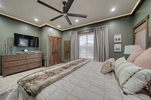 2 Schlafzimmer, BĂŒgeleisen/BĂŒgelbrett, WLAN, BettwĂ€sche