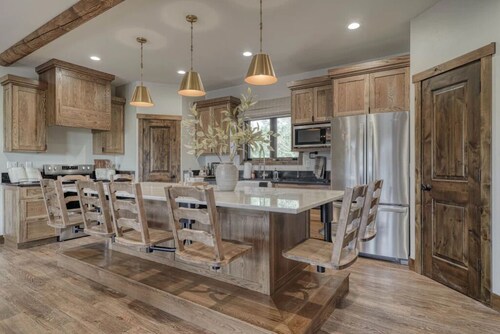 Comfortable cabin rentals at the crossroads of Yellowstone and Jackson Hole