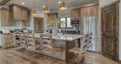 Comfortable cabin rentals at the crossroads of Yellowstone and Jackson Hole