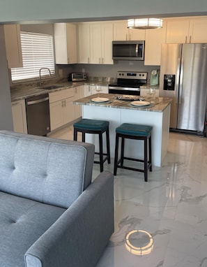Fridge, microwave, oven, stovetop - Cape Coral Home Pool & Waterfront  Kayaks Bikes Dock Fishing (Cape Coral)