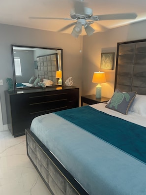 2 bedrooms, iron/ironing board, free WiFi, bed sheets - Cape Coral Home Pool & Waterfront  Kayaks Bikes Dock Fishing (Cape Coral)