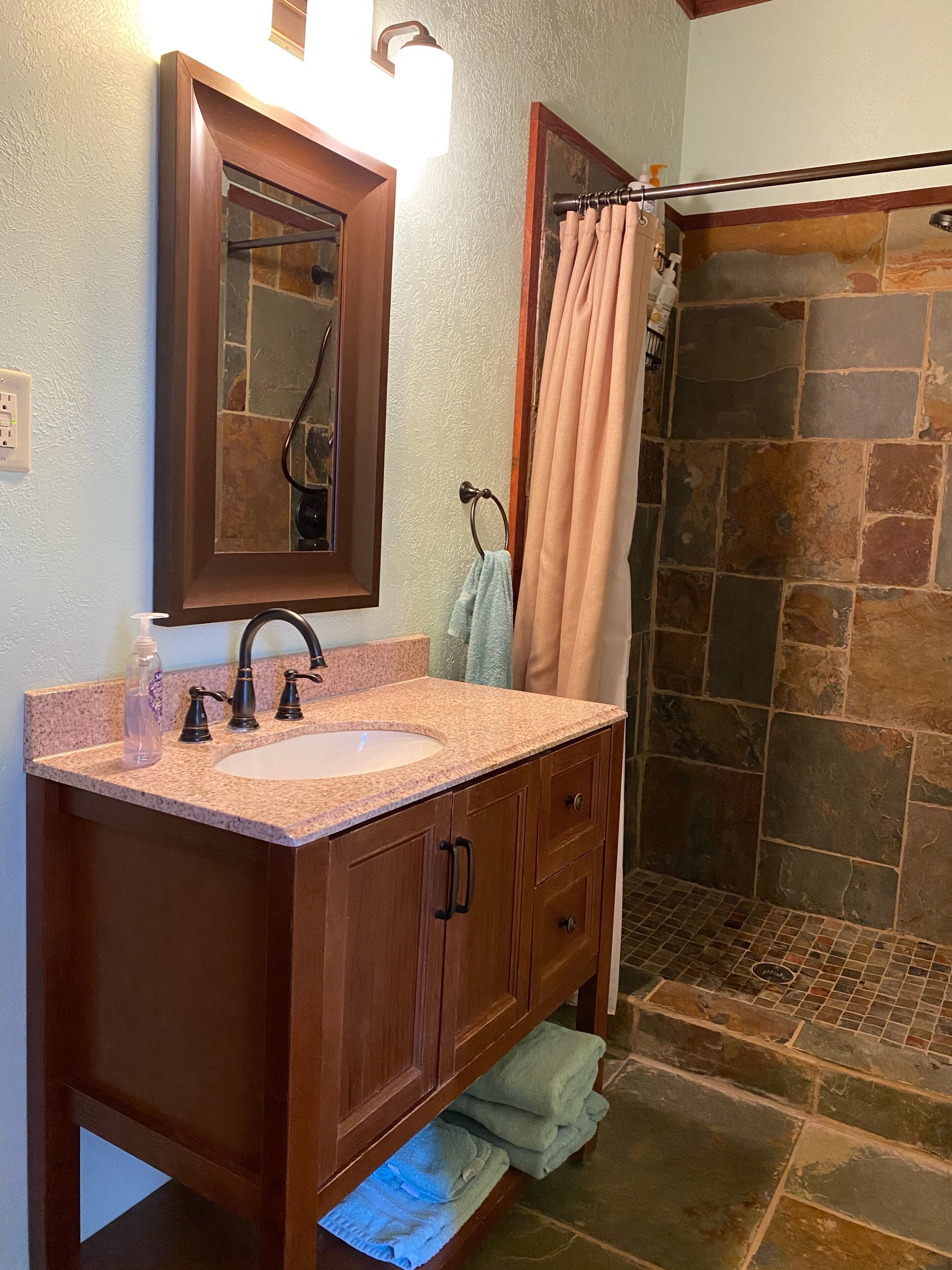 Clarks Hill Lake house with private pool.