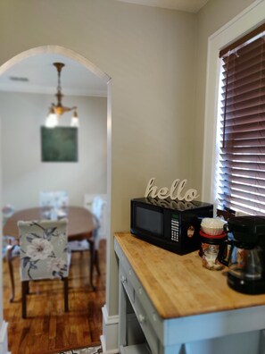 Interior - Avonly Place Convenient Historic Hideaway (Jacksonville)