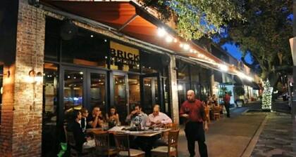 Avonly Place Convenient Historic Hideaway