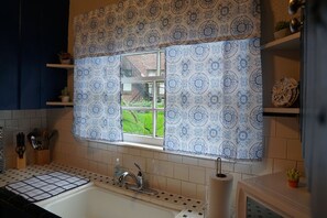 Fridge, microwave, oven, stovetop - Blue Burough in Riverside (Jacksonville)