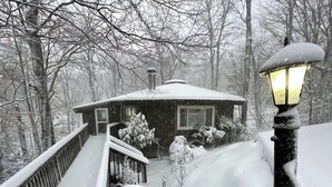 A snow-covered wooden house with a balcony, surrounded by trees. - Summer is here, cool down on Beech mountain! (Beech Mountain)