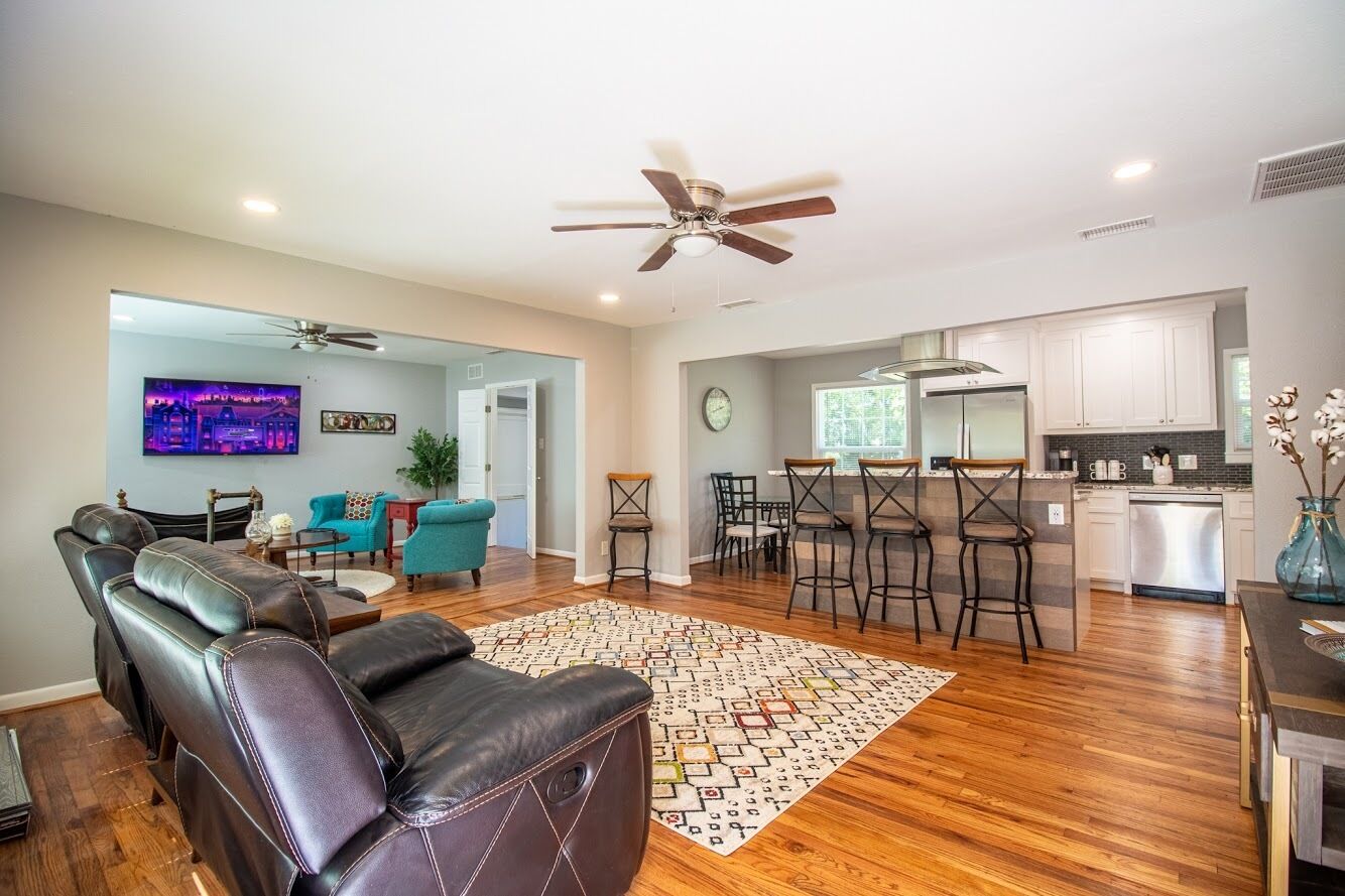 Beautiful Vacation/Retreat Home in the Heart of Historical Downtown Canton