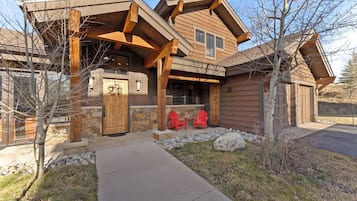 Villa (3 Bedrooms) | Property amenity
