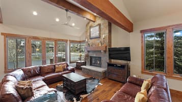 Villa (3 Bedrooms) | Front of property