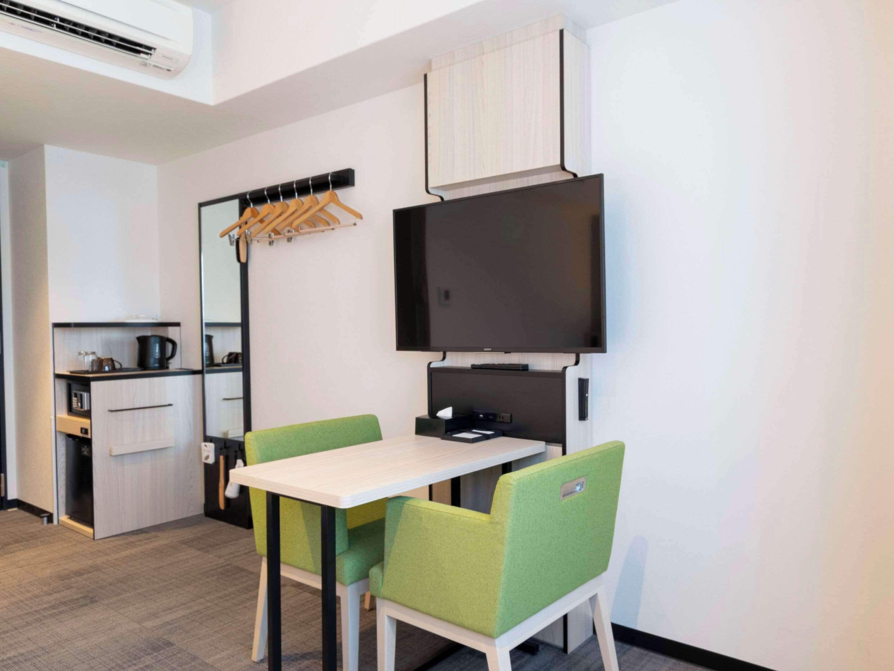 standard room, 2 single beds, non smoking | 1 bedroom, in-room safe, desk, laptop workspace