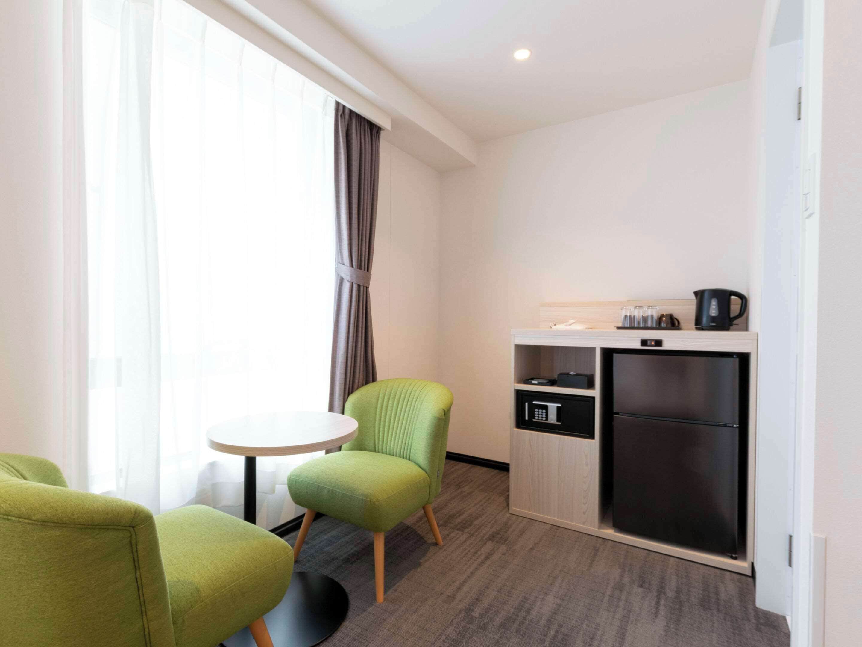 standard room, 3 single beds, non smoking | 1 bedroom, in-room safe, desk, laptop workspace