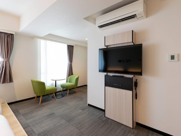 Cofres nos quartos, escrivaninha, espaço de trabalho para notebook