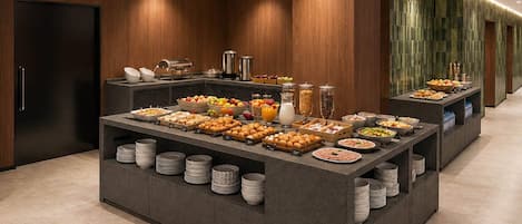 Café da manhã com buffet todos os dias mediante uma taxa