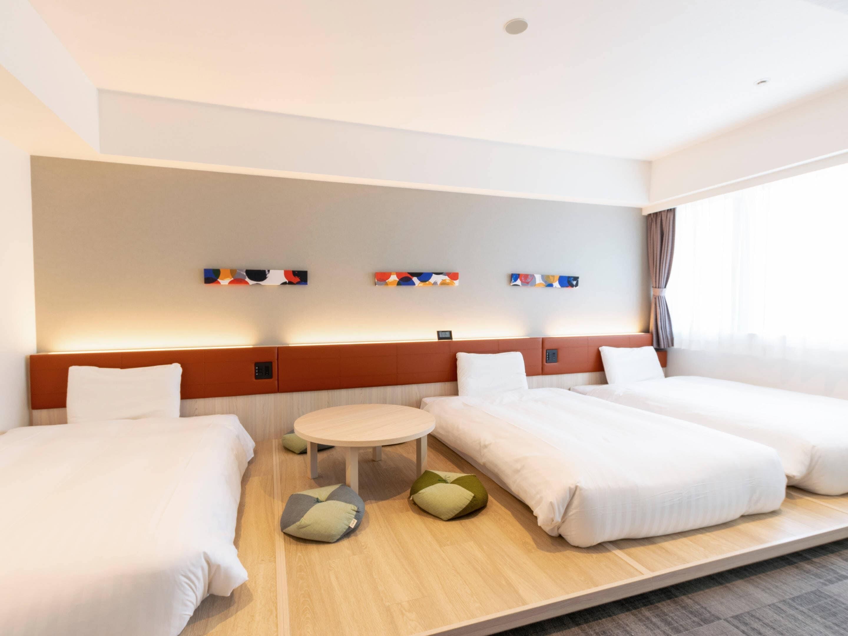 객실 내 금고, 책상, 노트북 작업 공간, 암막 커튼