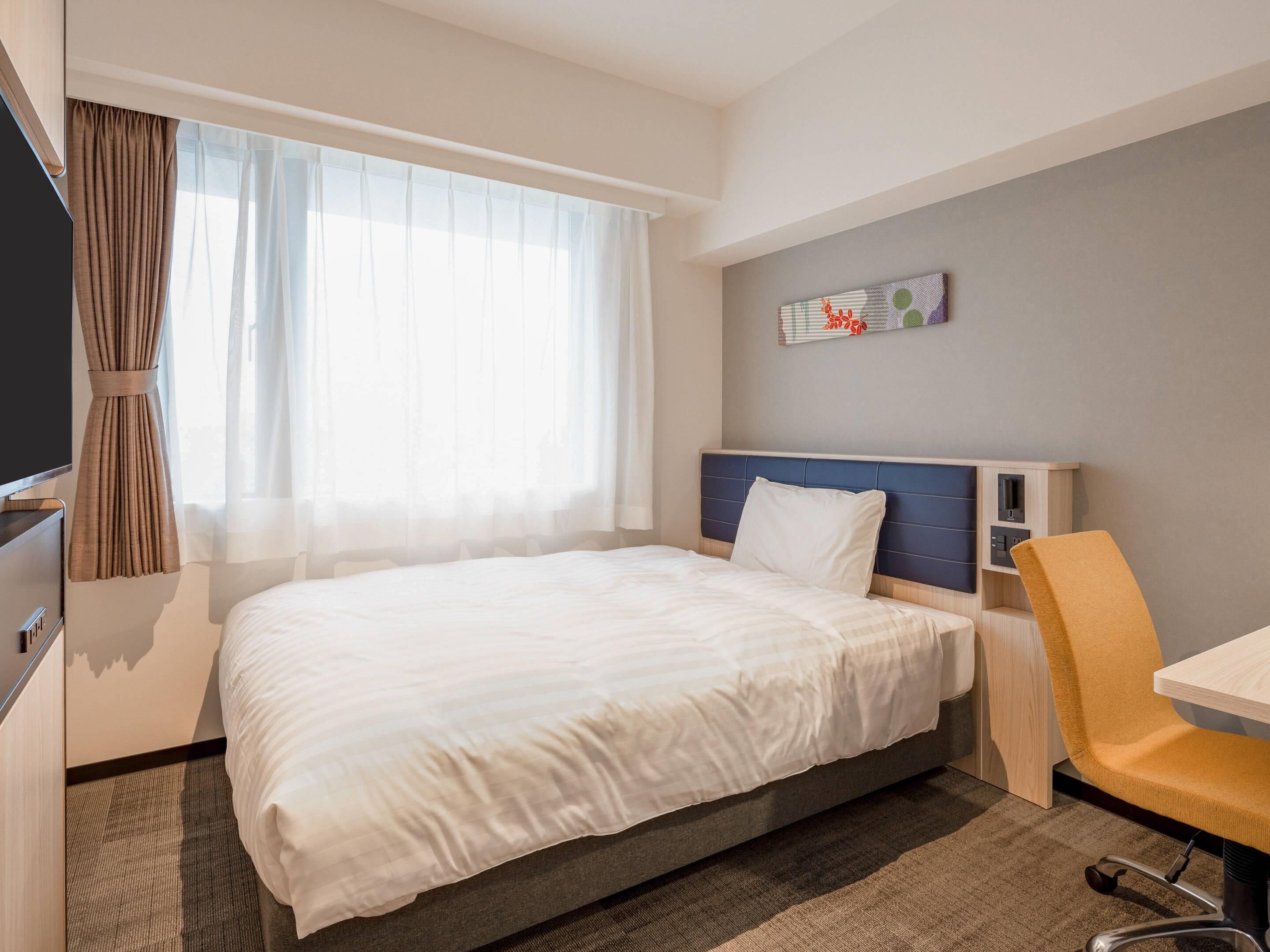 Standard Room, 1 Double Bed, Non Smoking | In-room safe, desk, laptop workspace, blackout drapes