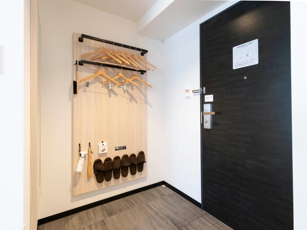 Standard Room, 3 Single Beds, Non Smoking - Comfort Hotel Kyoto Horikawagojo (Kyoto)