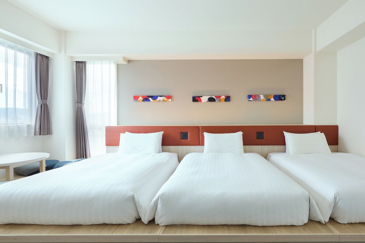 In-room safe, desk, laptop workspace, blackout drapes