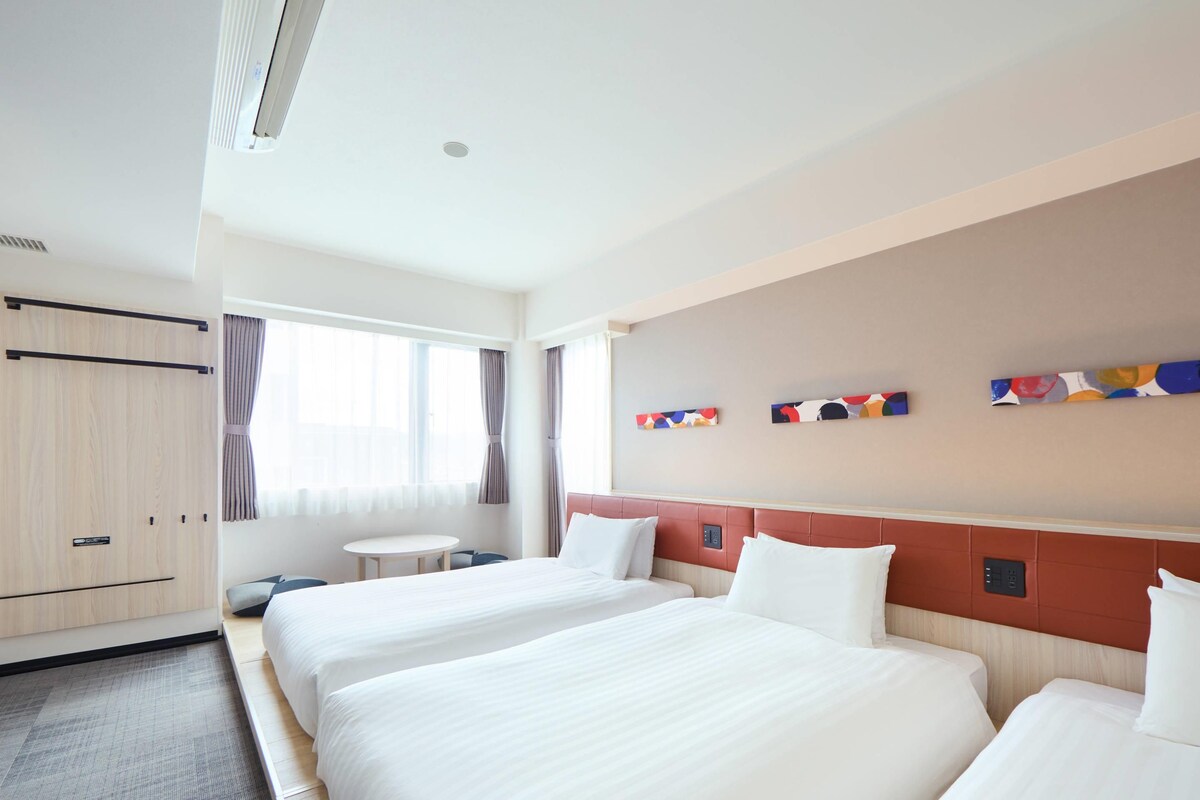 ห้องสแตนดาร์ด, เตียงใหญ่ 1 เตียง, ปลอดบุหรี่ | ตู้นิรภัยในห้องพัก, โต๊ะทำงาน, พื้นที่ทำงานแบบใช้แล็ปท็อป, ผ้าม่านกันแสง