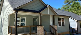 ***** Marvel escape to quaint downtown Waxhaw*****