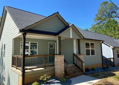 ***** Marvel escape to quaint downtown Waxhaw*****