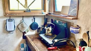 Fridge, stovetop, coffee/tea maker, electric kettle