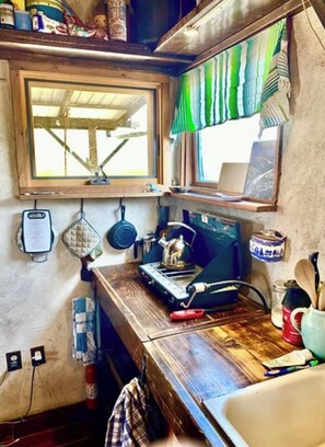 Fridge, stovetop, coffee/tea maker, electric kettle