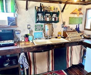 Fridge, stovetop, coffee/tea maker, electric kettle