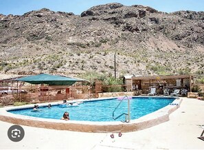 Pool - Casa de Creosote: Starry, cozy off-grid Cabin & Rustic Camping, Terlingua Ranch. (Alpine)