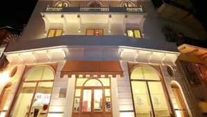 A two-story building with a classic architectural style, featuring a central entrance with glass doors and a balcony above. - Villa Palma Boutique Hotel (Panama City)