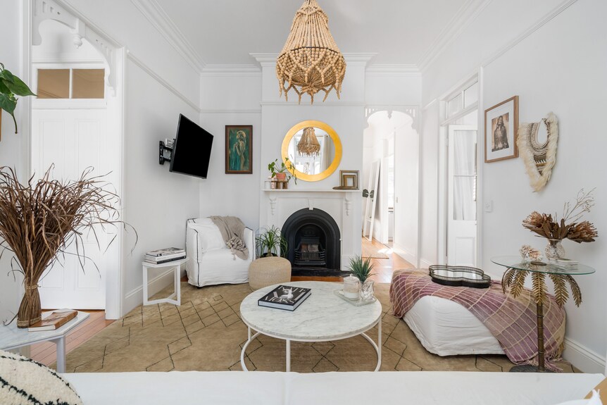 Iconic 4 Br Byron Luxury Cottage With Heated Pool, Parking And Walk To Town - Byron Bay