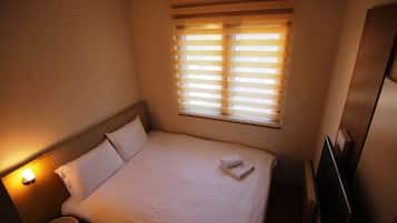 1 bedroom, desk, WiFi