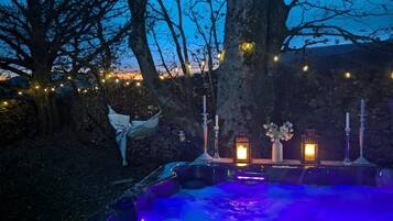 Cottage Romantis, ensuite, pemandangan halaman (The Hayloft ) | Eksterior