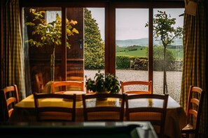 Traditional Cottage, Private Bathroom, Courtyard View (The Farmhouse) | Restaurant - Laythams Holiday Lets Retreat (Clitheroe)