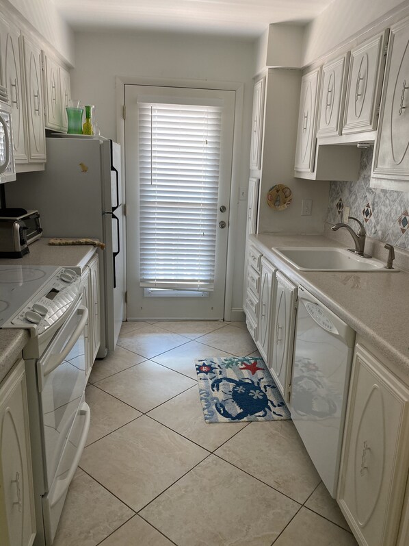 Microwave, dishwasher, coffee/tea maker, cookware/dishes/utensils