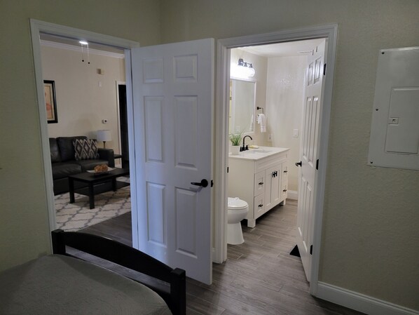 2 bedrooms, travel cot, free WiFi, bed sheets