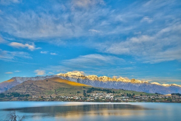 Uninterrupted views of the lake and Remarkables Range