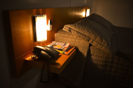 Deluxe Twin Room | Minibar, desk, iron/ironing board, free WiFi