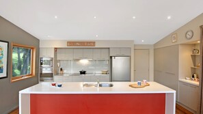 Frigorifero, microonde, forno, lavastoviglie